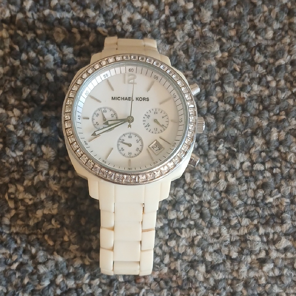 Michael Kors Cream Watch with Crystal Bezel Chronograph MK 5079